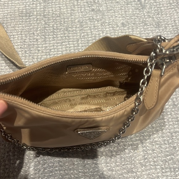 Desert beige re-edition nylon Prada bag - Picture 7 of 10
